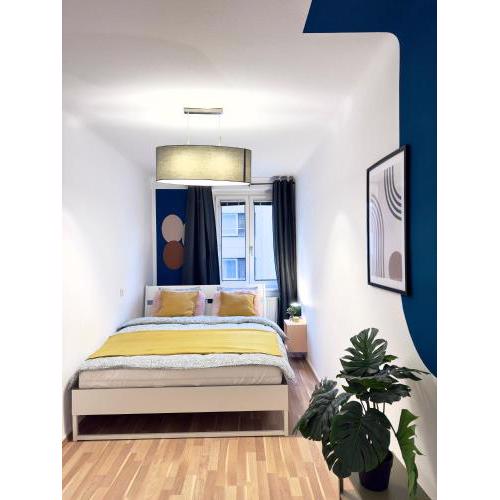 Design 3 bedroom near Main Train Station Apartment