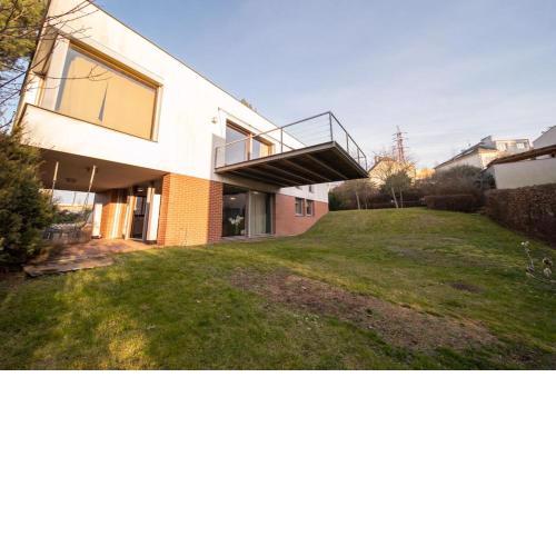 Design Architect Villa with 2 Apartments