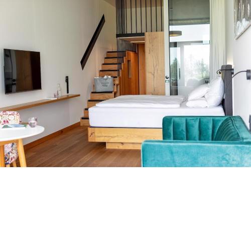 Design-Chalet with Garden, Pool, Spa & Restaurant