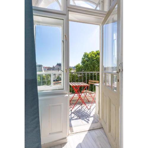Designer Apartment on the Budapest Broadway w 2BR, AC and Panorama Balcony