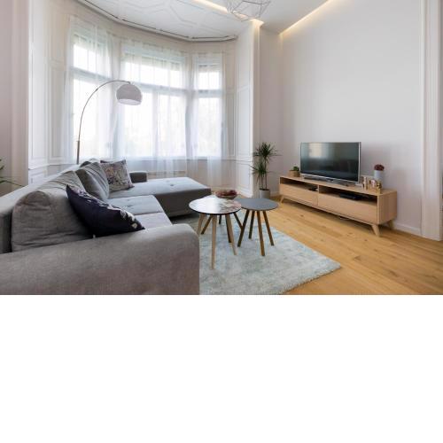 Designer Dream Home In The Center w 2BR/2Bath