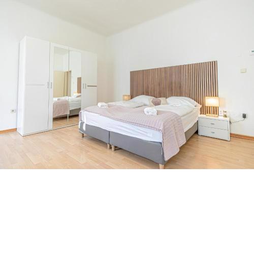 Desirable 2BR - Bookable for Longstays in Lockdown B