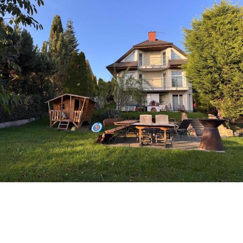 DiamondVilla, 4 bedroom Apartment, garden & spa