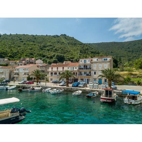 Divna Apartments and Rooms
