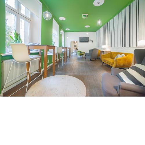 Dizzy Daisy Hostel