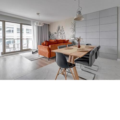 Dom & House – Old Town Waterlane