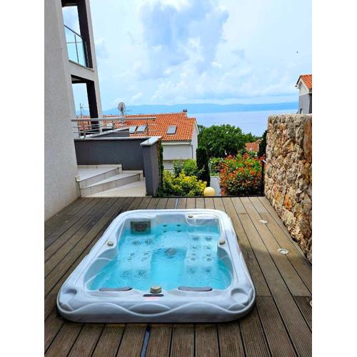 Domagoj - Luxury apartment with private parking, jacuzzi and seaview
