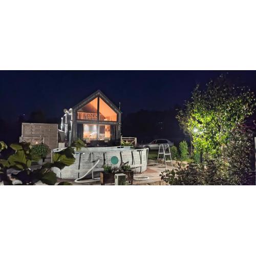 Domek mazurski całoroczny nad jeziorem z jacuzzi SPA