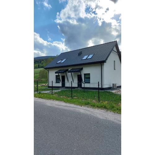 Domek nad potokiem