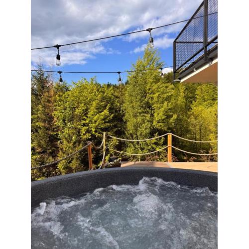 Domki Dwa jelonki - balia z jacuzzi i sauna