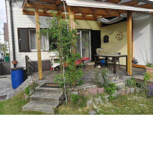 Doppelhaushälfte mit Garten