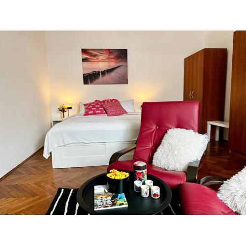 Downtown Delight: Chic Oasis