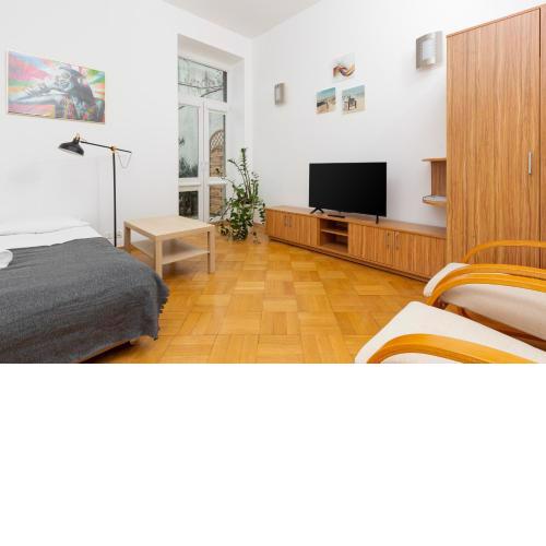 Downtown Studio Apartment by the Park by Noclegi Renters