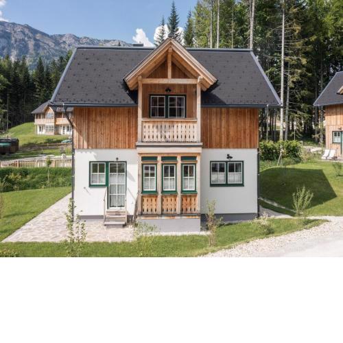 Dreamy holiday home on Lake Grundlsee with sauna