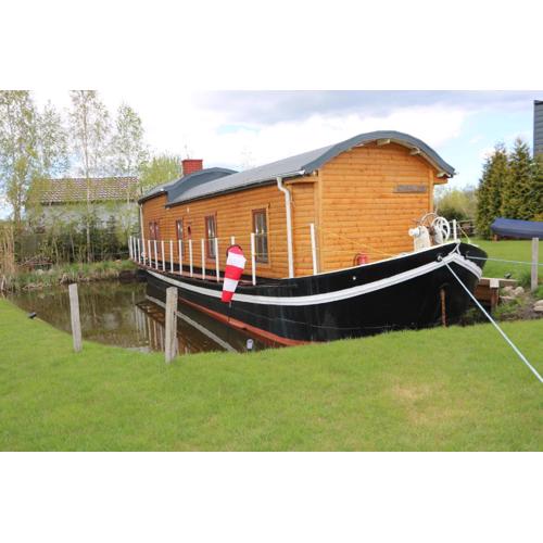 Dutch hausboat \