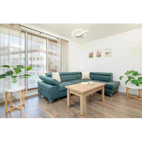 Duży Apartament z Parkingiem i Balkonem w Kołobrzegu by Noclegi Renters