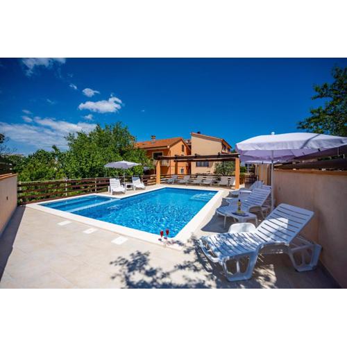 E-M Apartments with Private pool