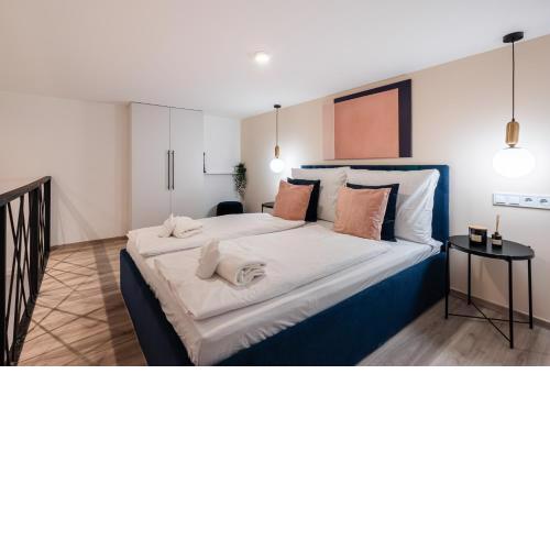 E44 - Grand Boulevard Skyline Penthouse - Best Location by BQA