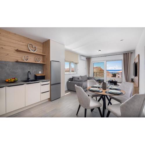 EA Luxury Apartment with sea view