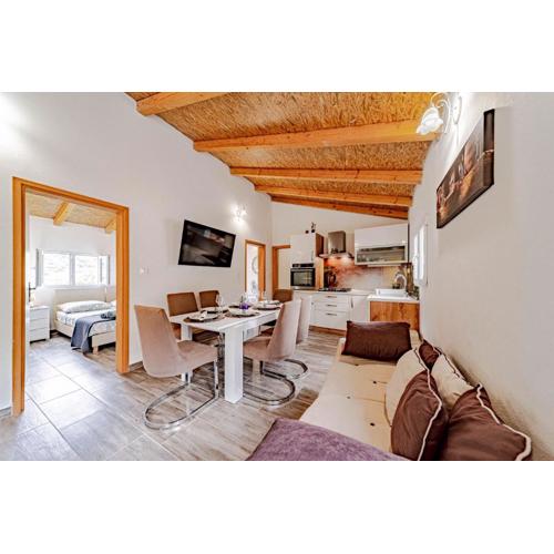 Eco Friendly Cottage Maja - Happy Rentals