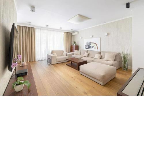 ECRU 3-Bedroom Luxurious Apartment WWA21