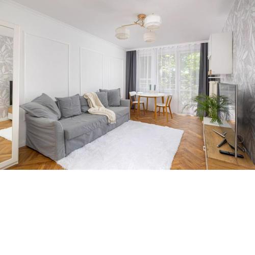 Ecru Spacious 2 Bedroom Family Apartment WWA68