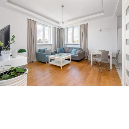 ECRU Spacious Premium Apartment with City View in Warsaw WWA4
