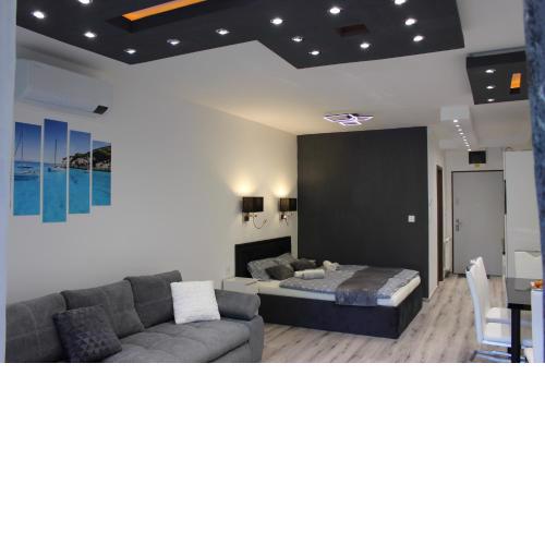 Edison Villa 106