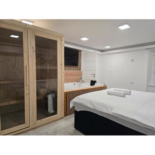 Edy Deluxe Room - Sauna & Jacuzzi