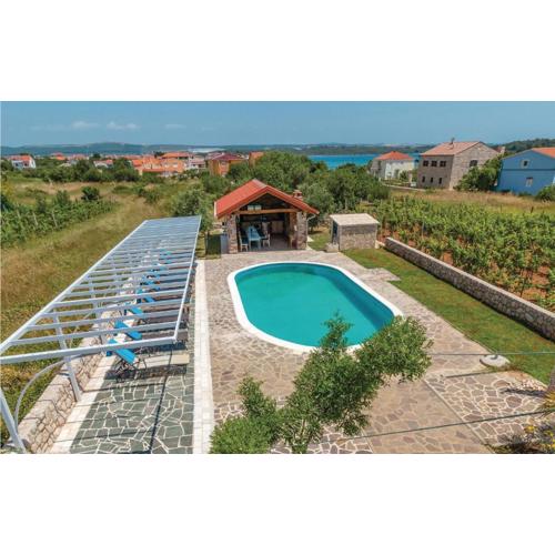Eight-Bedroom Holiday Home In Pasman