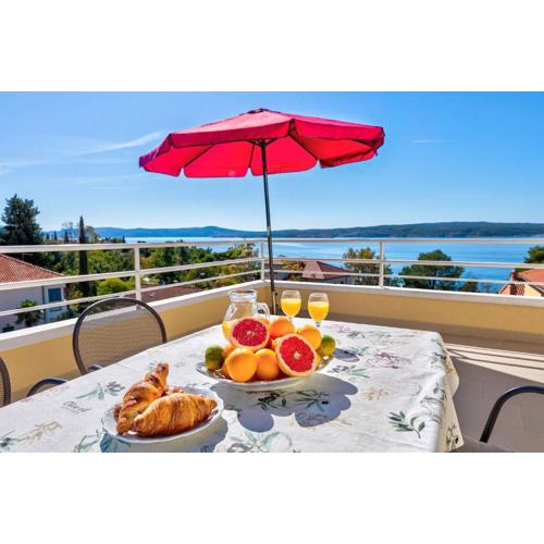 Einzigartiges Apartment nur 100 Meter zum Sandstrand mit grosser Dachterrasse, Meerblick, Waschmaschine
