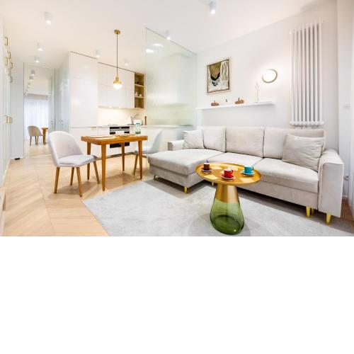 EKO PARK Abdank White Apartment