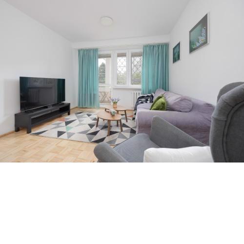 Elegancki Apartament w Warszawie z Balkonem i Wanną by Noclegi Renters