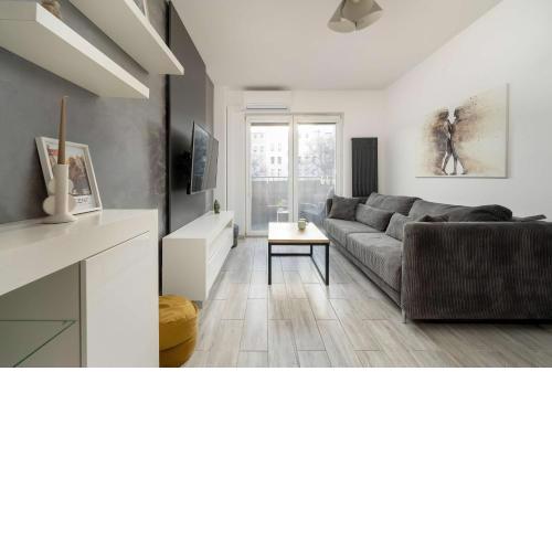 Elegancki Apartament we Wrocławiu Blisko Parku i Rzeki z Klimatyzacją w Salonie i Biurkiem by Noclegi Renters