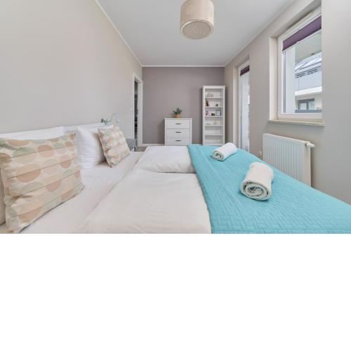 Elegant 1 Bedroom Apartment with Balcony in Wrocław by Noclegi Renters