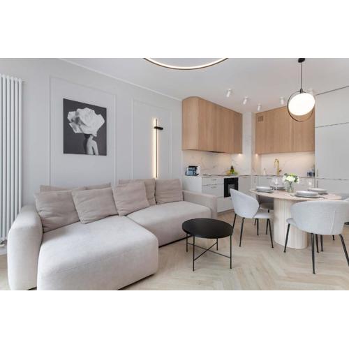 Elegant and Spacious Apartment with Parking & Gym by Renters Prestige