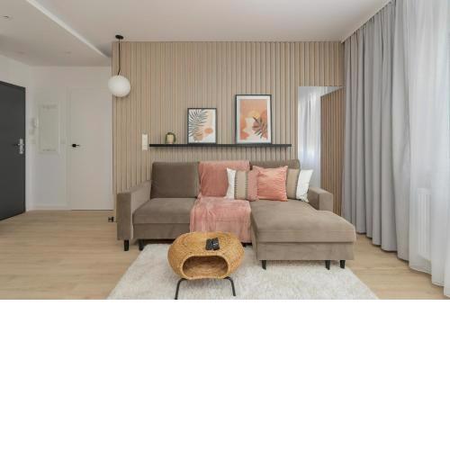 Elegant Apartment for 4 with Parking in Poznan by Noclegi Renters