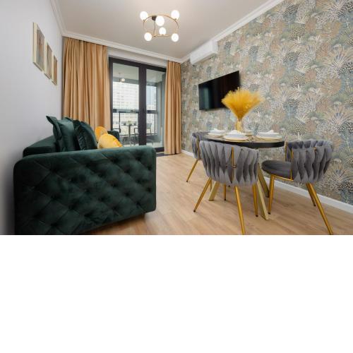 Elegant Apartment near Rondo ONZ by Renters Prestige