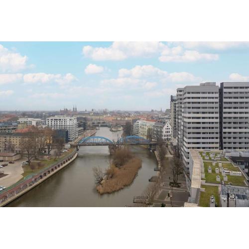 Elegant Studio Close to River with Air Conditioning by Renters Prestige