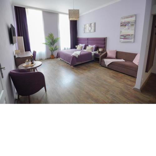 Elegant & Stylish Center Apartments!