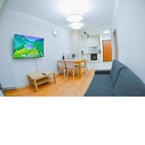Elegant Two-Room Apartment, City Center, Balcony ,Sleeps 4