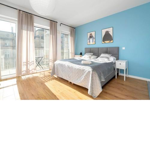 Elegant Very Berry Studios with Parking and Balcony by Noclegi Renters