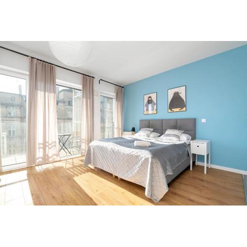 Elegant Very Berry Studios with Parking and Balcony by Noclegi Renters
