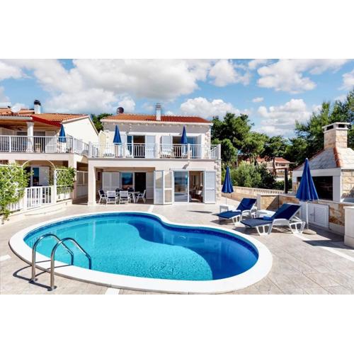 Elegant Villa in Brač with Private Pool