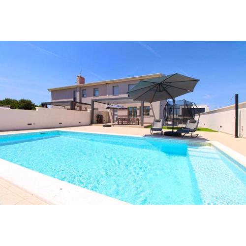 Elegant villa with private pool in Bale
