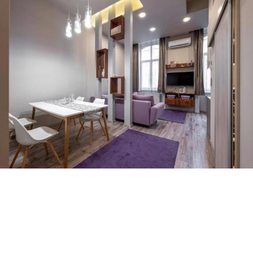 Elizabeth 44 Boulevard Apartment