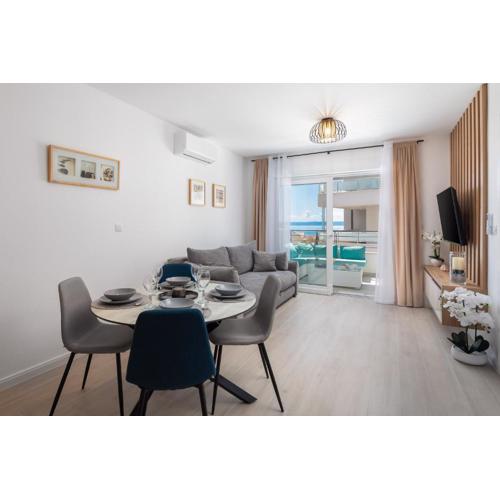 Elvin Apartment with sea view