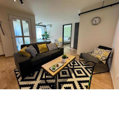 Emerald Apartment