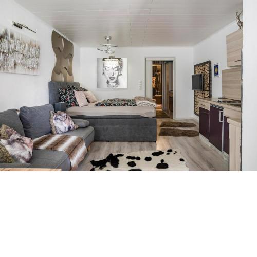 EMERALD APARTMENT