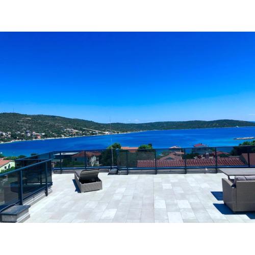 Emina Penthouse, Beautiful 2 bedroom property in Sevid, Croatia